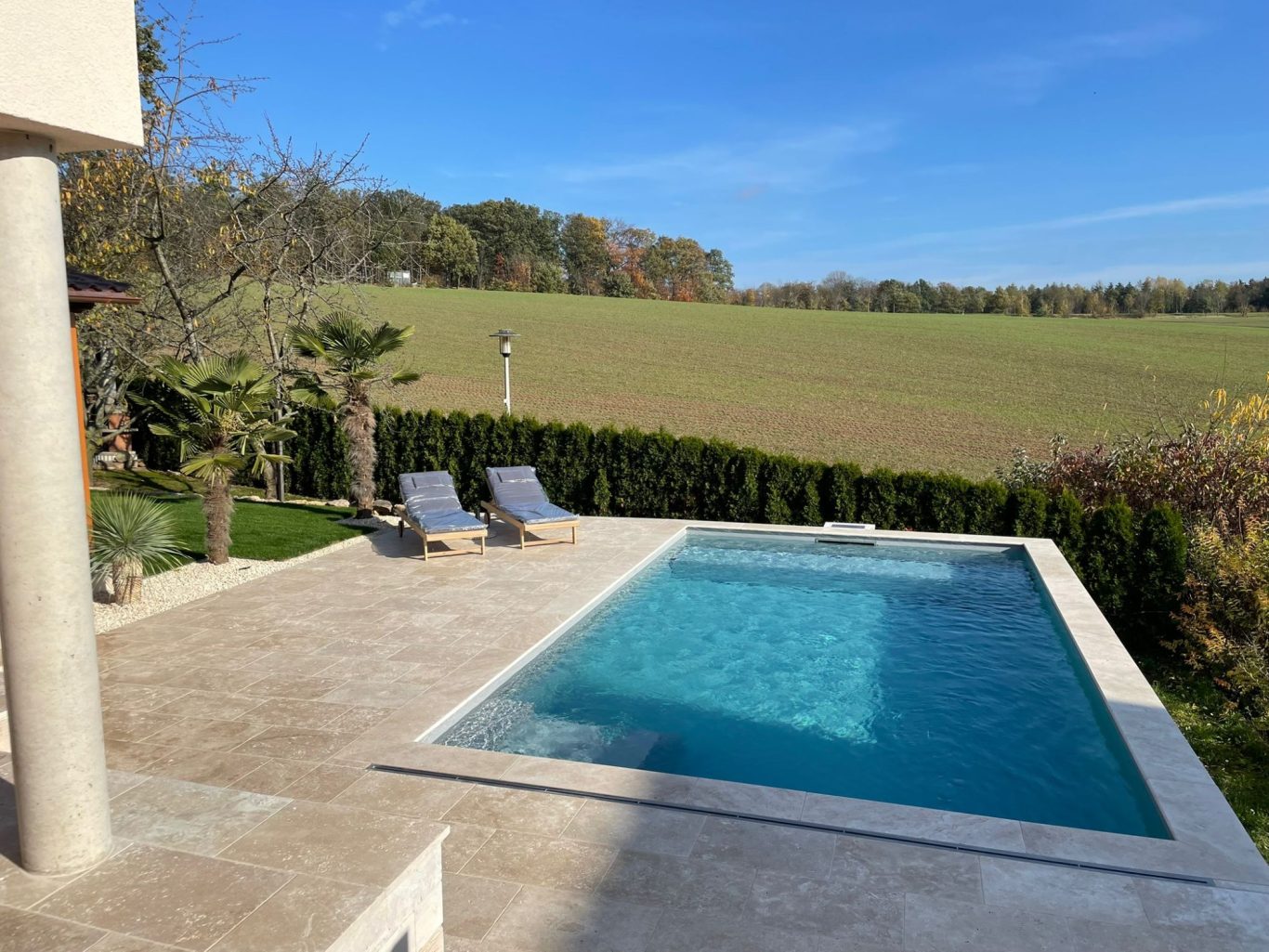 Filienauskleidung schöner Pool